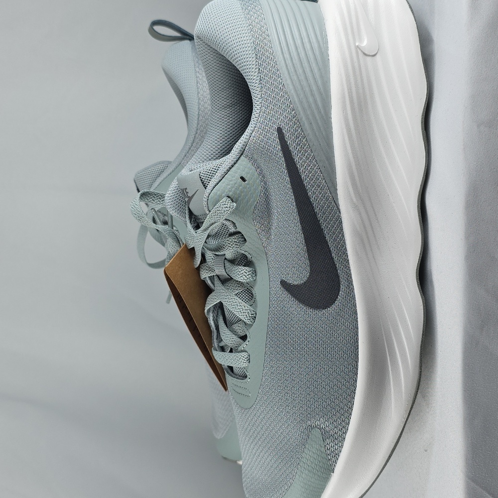 Nike Promina Sneakers - Gray and White